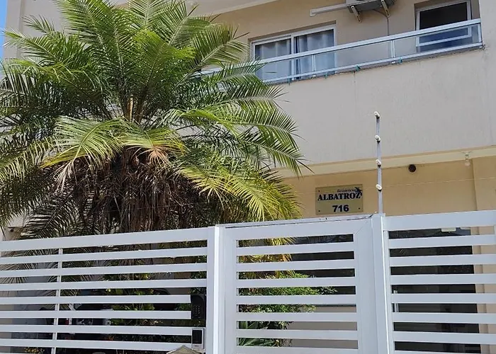 Itaguá - 1 quadra da praia, 2 quartos, 2 banheiros, acomoda 5 pessoas Ubatuba